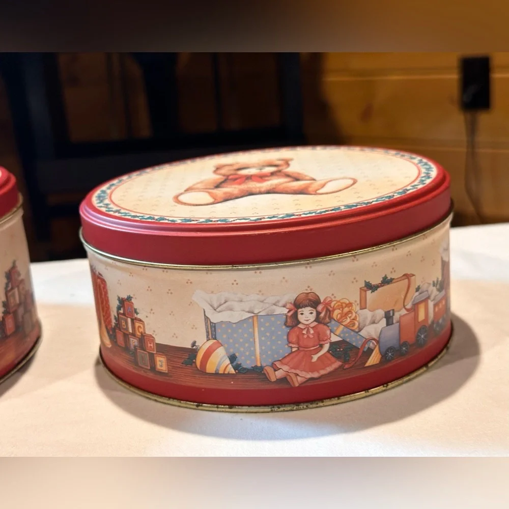 Vintage Christmas Cookie Tins Christmas‎ Around the World (House of Lloyd)